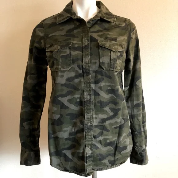 Arizona Jeans Camouflage Amazing Shirt Snaps Size Small NWOT - Picture 1 of 5